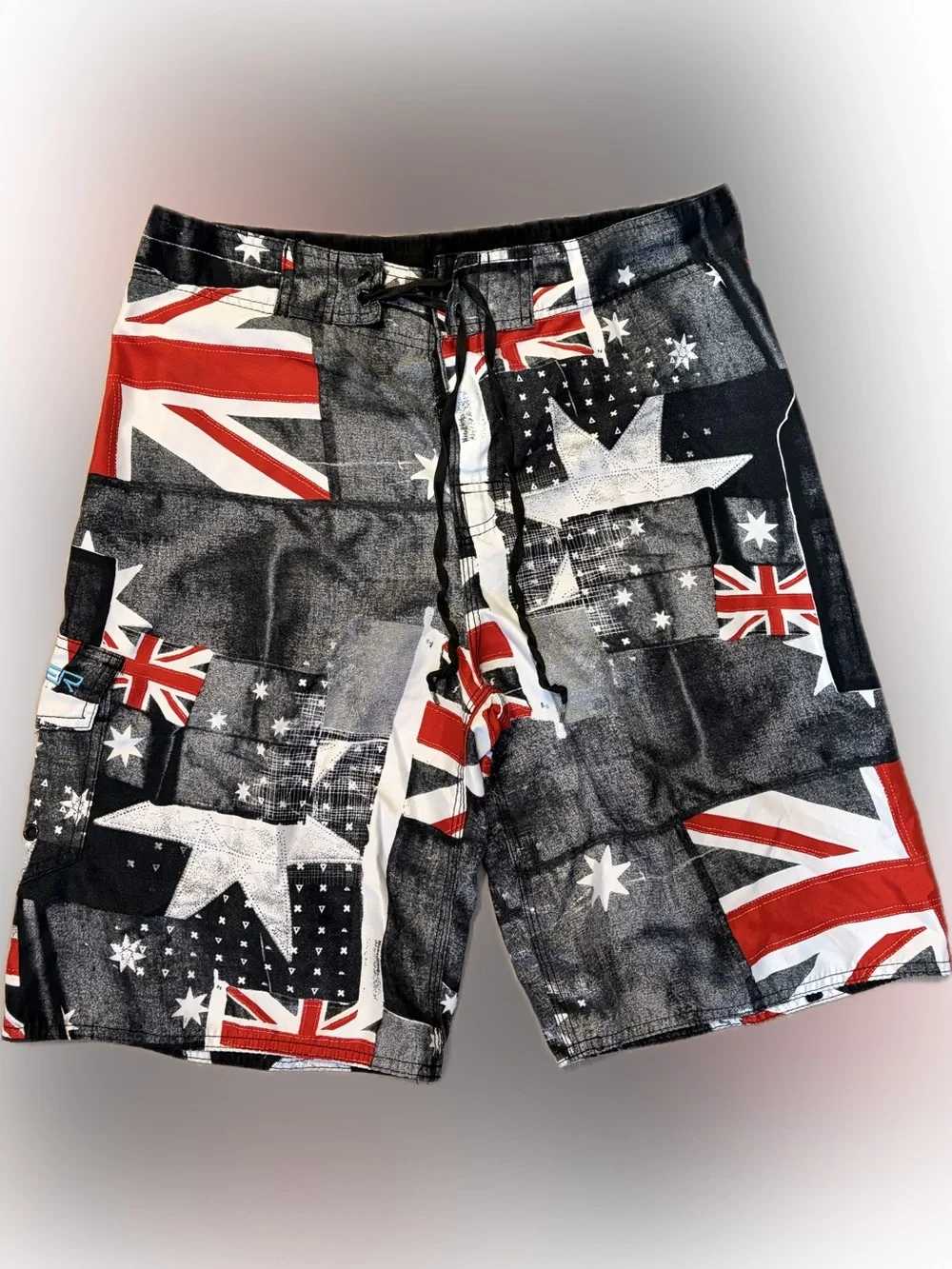 🌊🏄♂️ Quiksilver Men’s Black, White & Red Graphic Swim Trunks 🖤❤️🤍